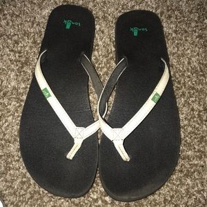Sanuk Flip Flops